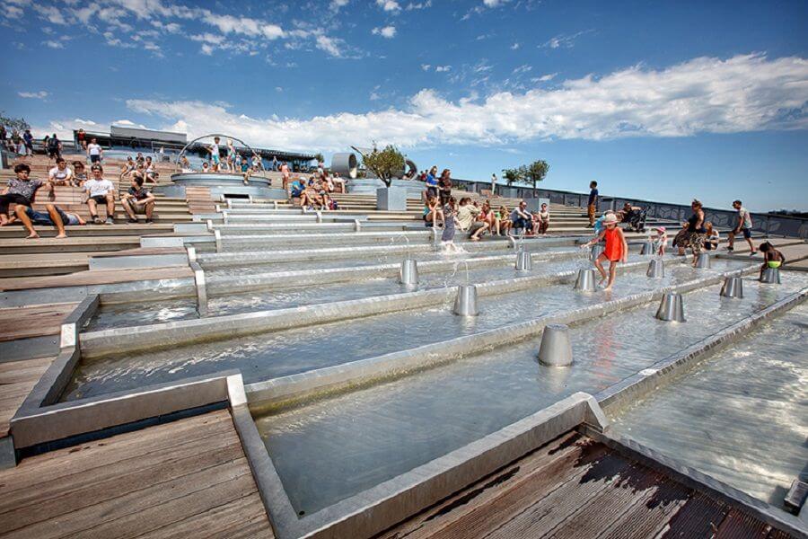 NEMO-museum-rooftop-terrace-kids-playing