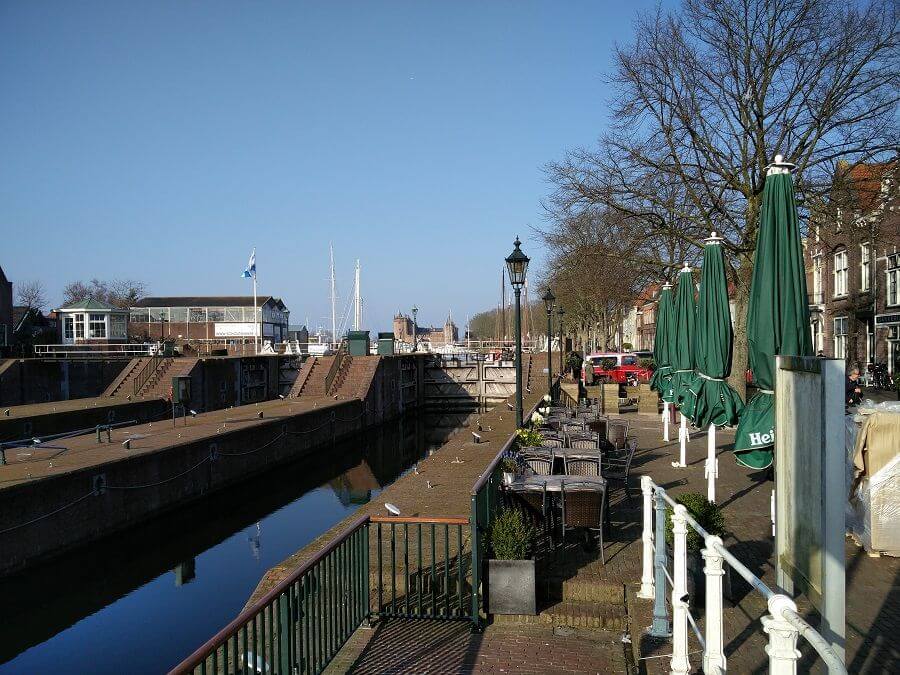 Muiden - esplanada junto à eclusa
