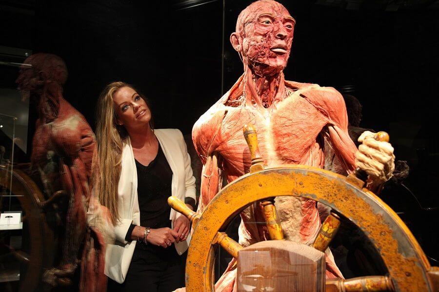 Inge de Bruijn in visita a BODY WORLDS Amsterdam