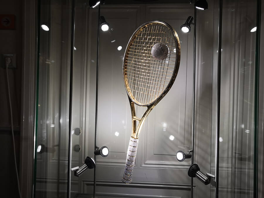 diamanten tennisracket in het Diamant Museum Amsterdam