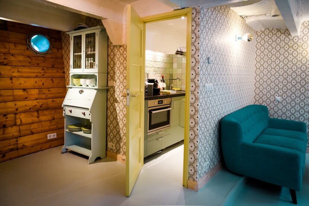 50s style houseboat