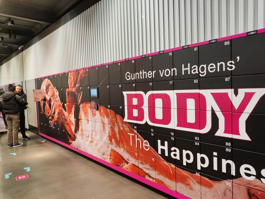 Body Worlds - armadietti all'ingresso