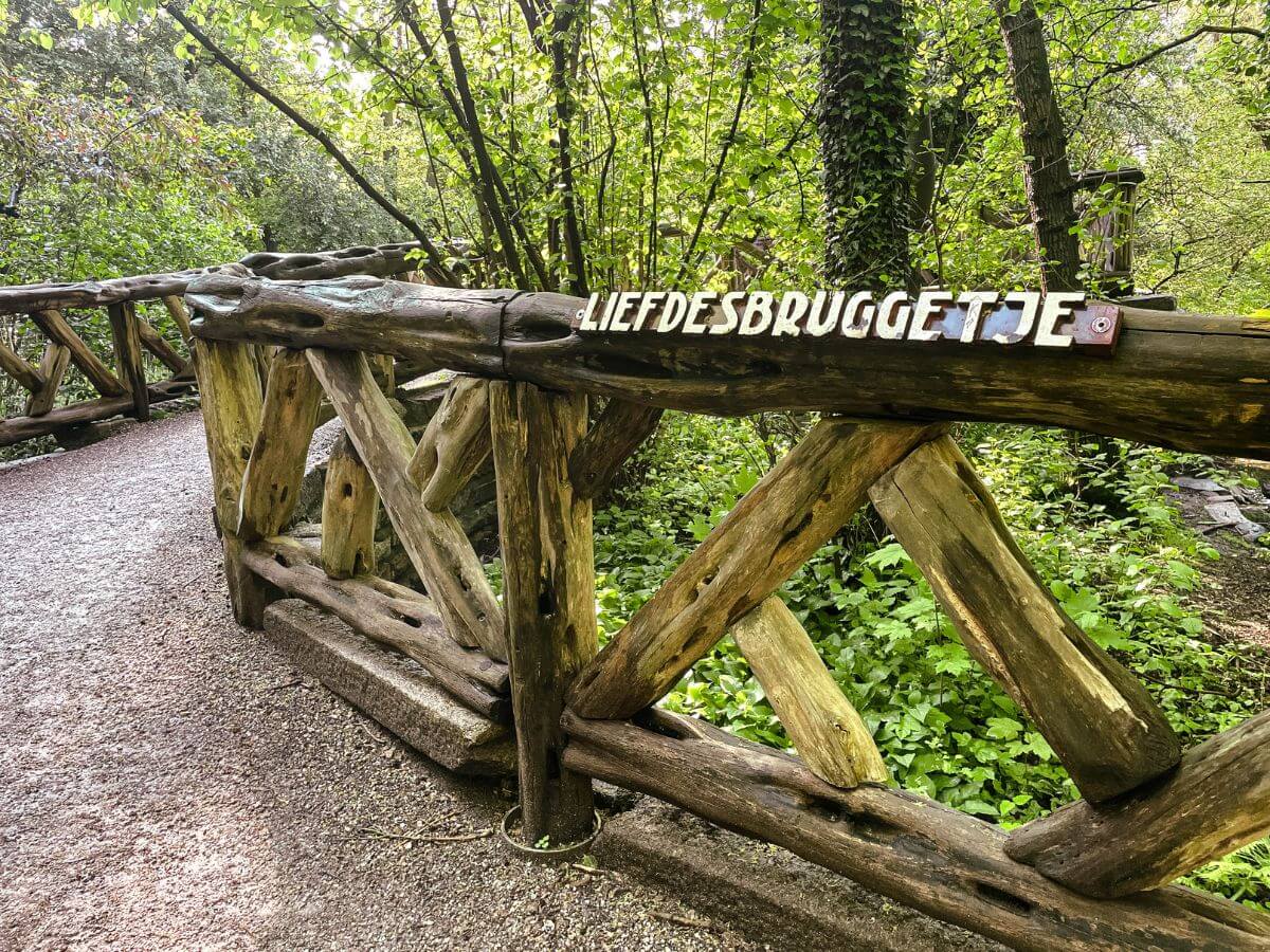 Liefdesbruggetje in Sarphatipark