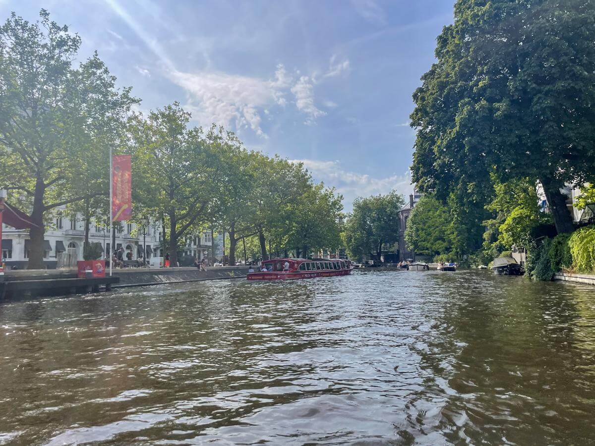 Hop-On Hop-Off Boat Trip Amsterdam Hop-On Hop-Off Boat Trip Amsterdam