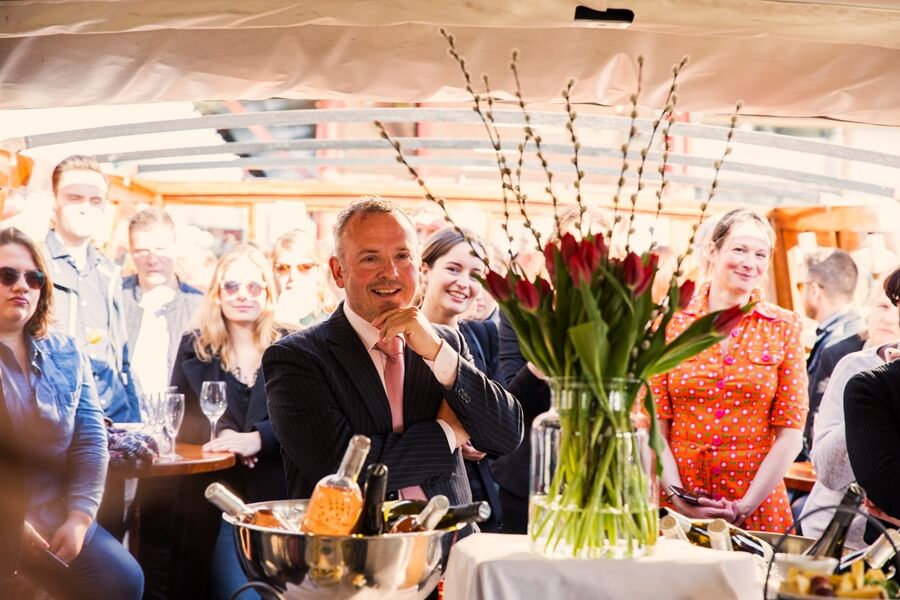 Marriage ceremonie during private boat tour
