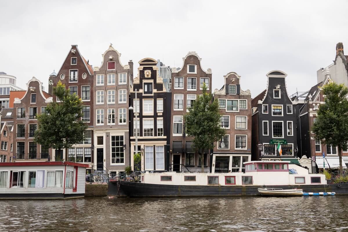 Dancing houses