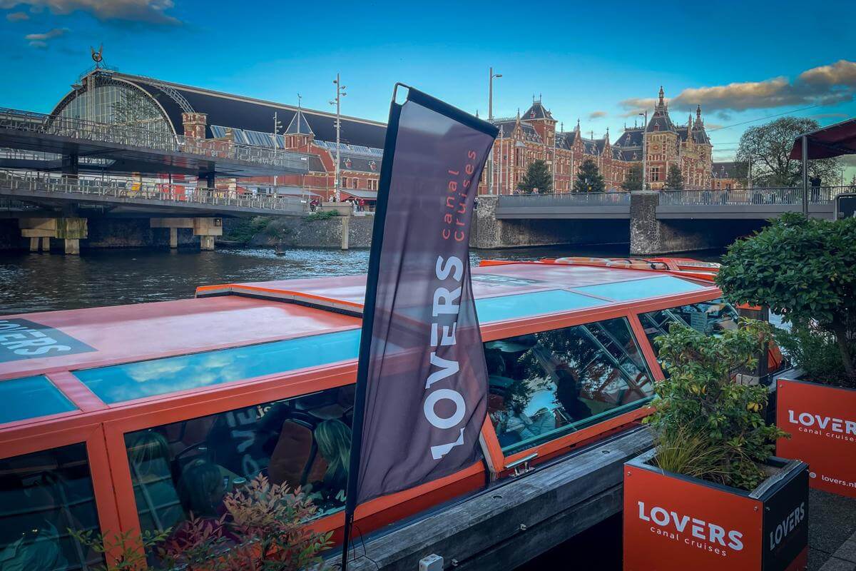 Lovers Dinner Canal Cruise departure point