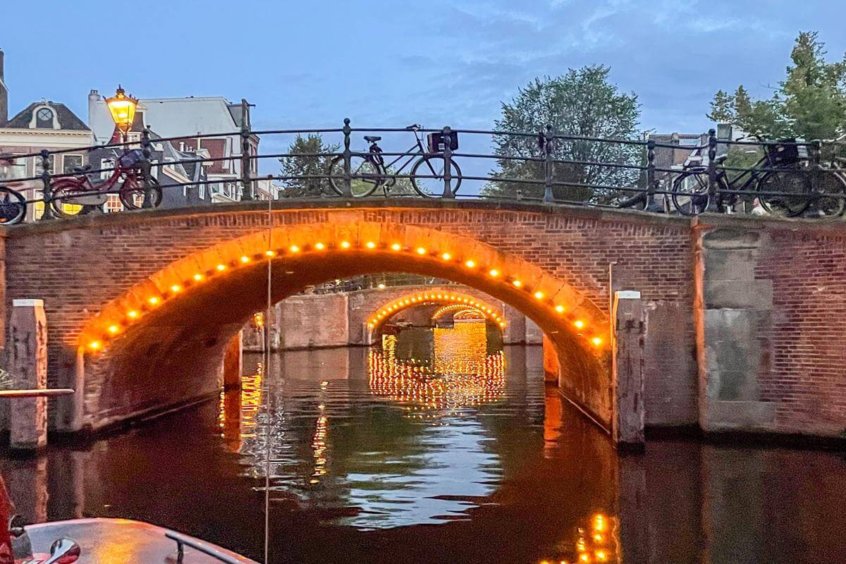 Seven Bridges on the Lovers Dinner Cruise