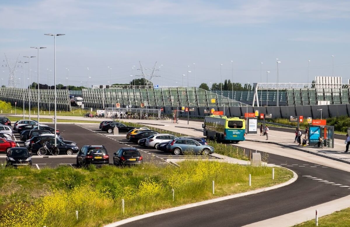 P+R otopark Muiden - Amsterdam yakınında ücretsiz otopark P+R otopark Muiden - Amsterdam'a otobüs bağlantılı ücretsiz otopark