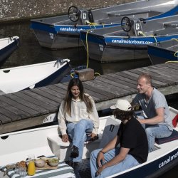 Canalmotorboats - rental boat with drinks and bites