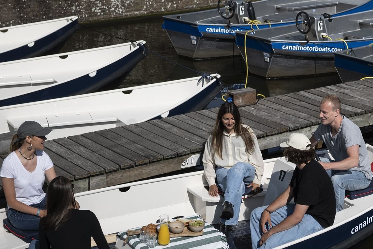 Canal Motorboats - picknick on the water Canal Motorboats - picknick on the water