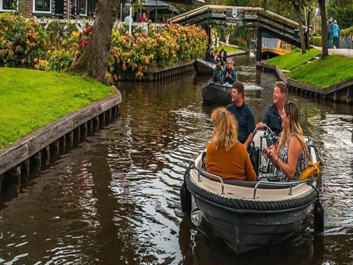 Boat rentals Giethoorn