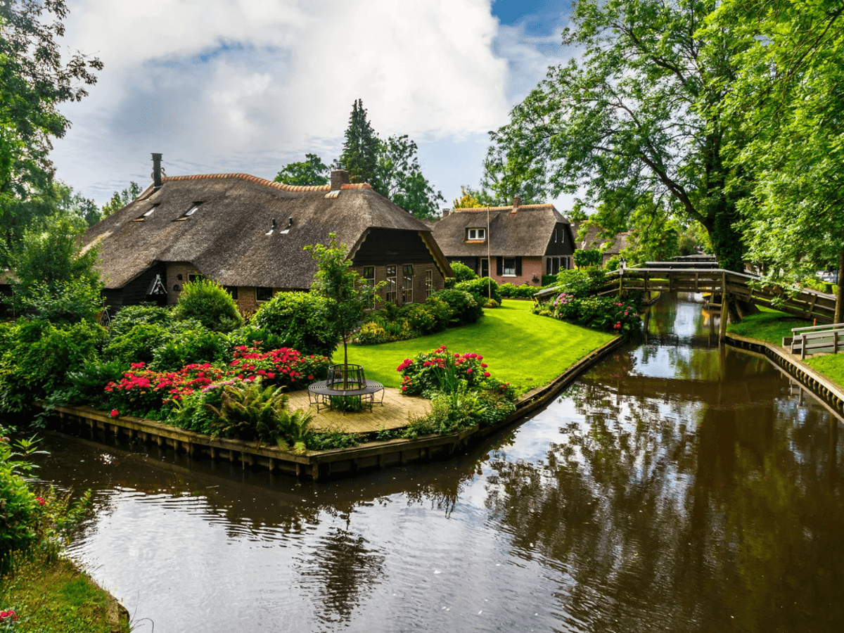 Rent a boat Giethoorn