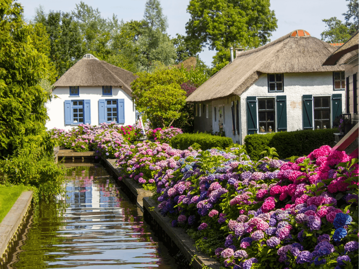 Giethoorn boat rentals