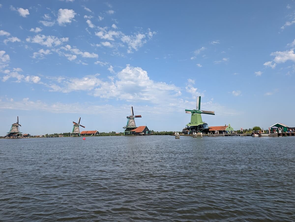 Zaanse Schans Windmühlendorf – 4 Windmühlen in einer Reihe