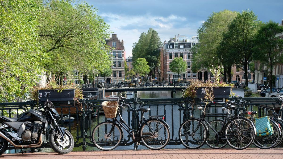 winkelen in amsterdam aan de grachten