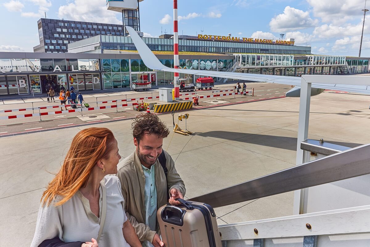 Rotterdam Lahey Havalimanı'nda uçağa biniş